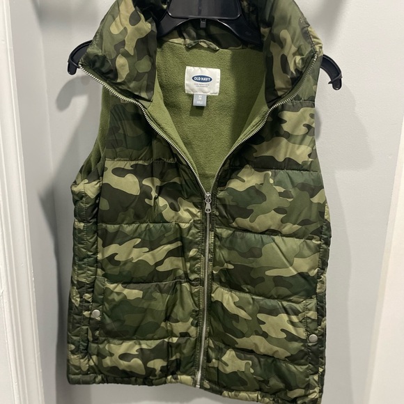 Camo Puffer Vest - Picture 3 of 6